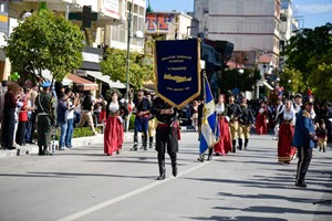 Στις 11.30 η παρέλαση με Κέλλα - παρών στην εξέδρα και ο Βελόπουλος